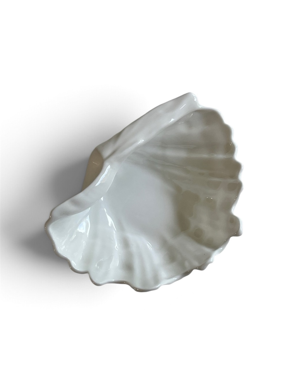 Wedgwood Nautilus Collection Bone China Scallop Shell Dish White Trinket Dish.